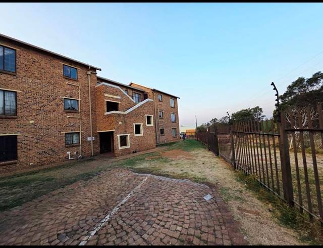 2 BEDROOM APARTMENT FOR SALE IN CHLOORKOP